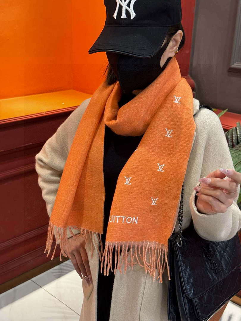 Louis Vuitton Double-sided Cashmere Scarf L60376