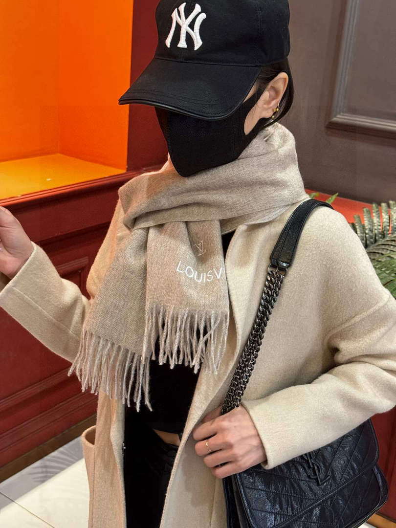 Louis Vuitton Double-sided Cashmere Scarf L60377