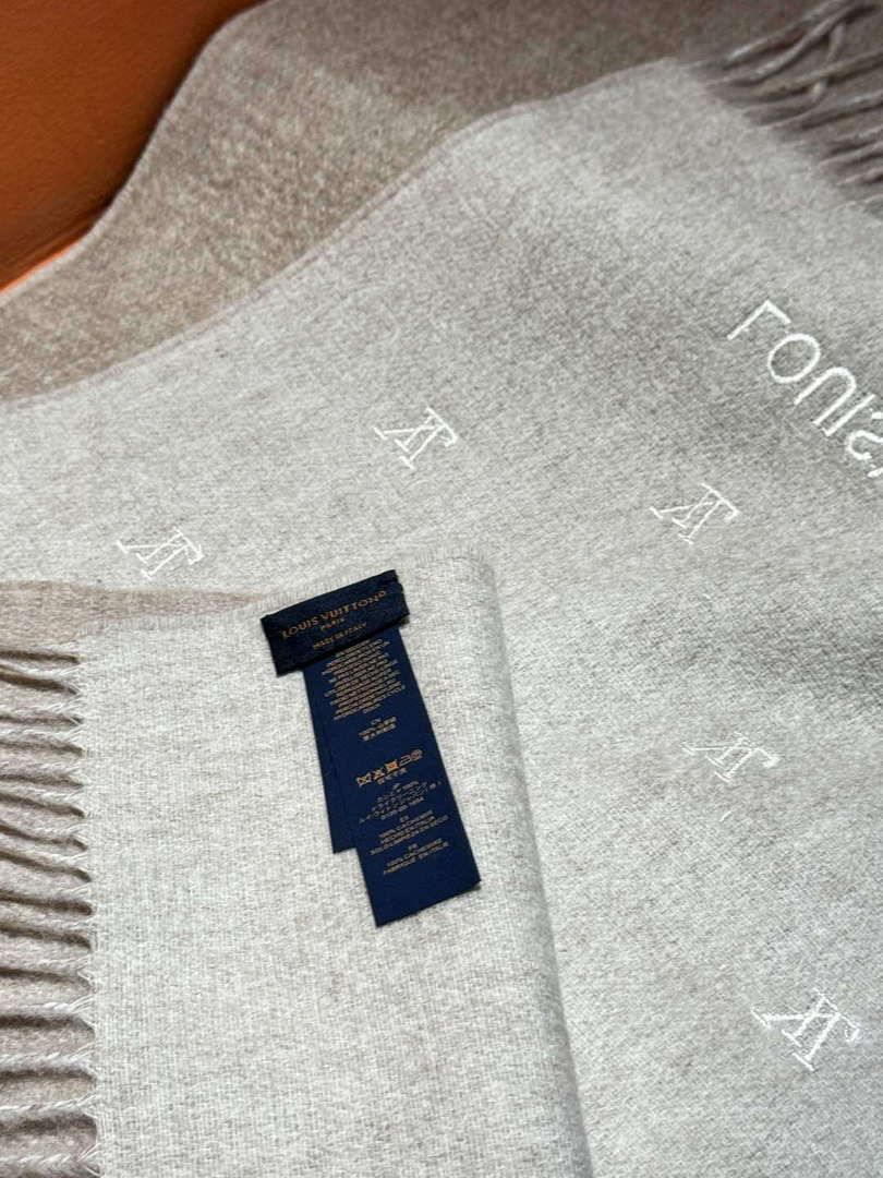 Louis Vuitton Double-sided Cashmere Scarf L60377
