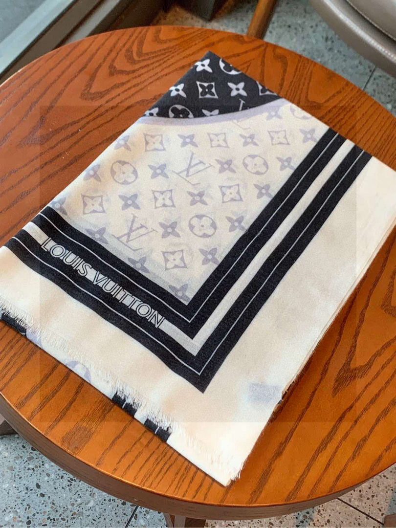 Louis Vuitton Fashion Cashmere scarf L39026