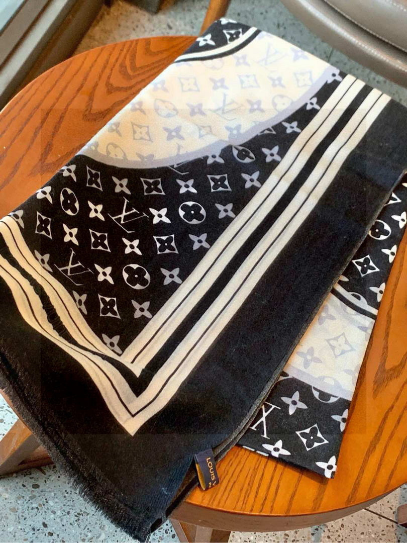 Louis Vuitton Fashion Cashmere scarf L39028