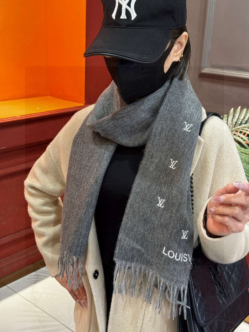 Louis Vuitton Fashion Double-faced Cashmere Scarf L39039