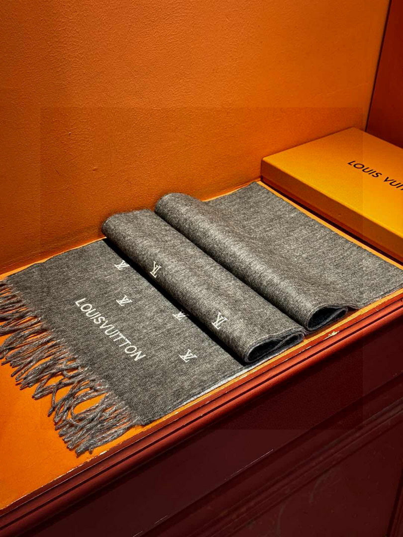 Louis Vuitton Fashion Double-faced Cashmere Scarf L39039