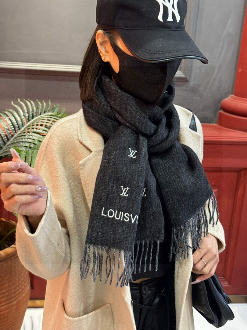 Louis Vuitton Fashion Double-faced Cashmere Scarf L39040