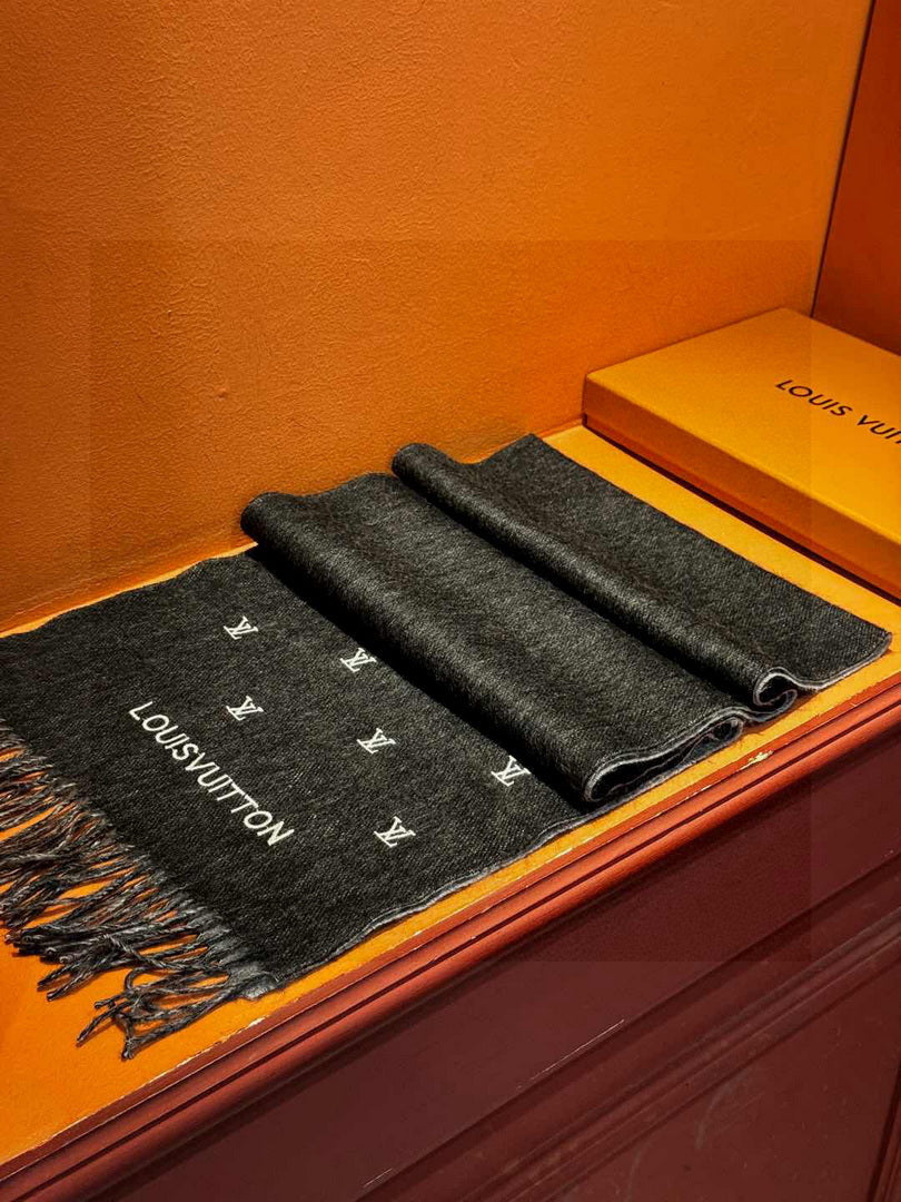 Louis Vuitton Fashion Double-faced Cashmere Scarf L39040