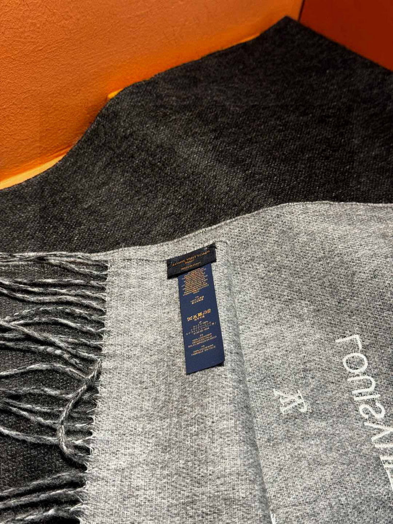 Louis Vuitton Fashion Double-faced Cashmere Scarf L39040
