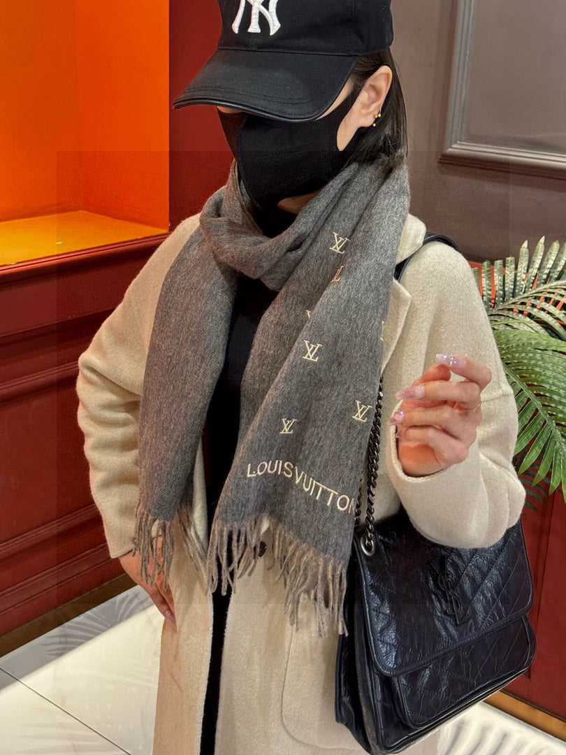 Louis Vuitton Fashion Double-faced Cashmere Scarf L39042