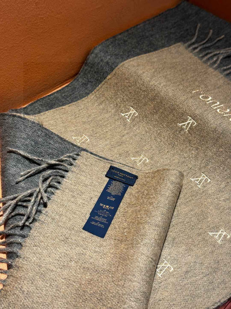 Louis Vuitton Fashion Double-faced Cashmere Scarf L39042