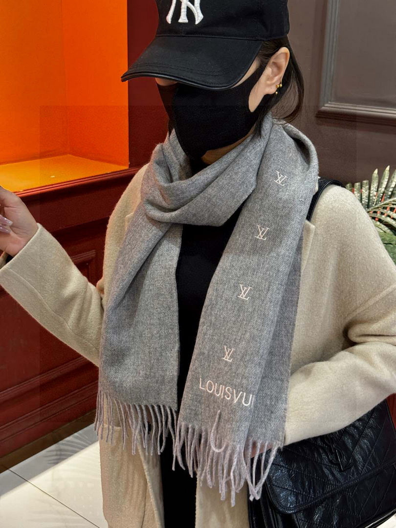 Louis Vuitton Fashion Double-faced Cashmere Scarf L39044