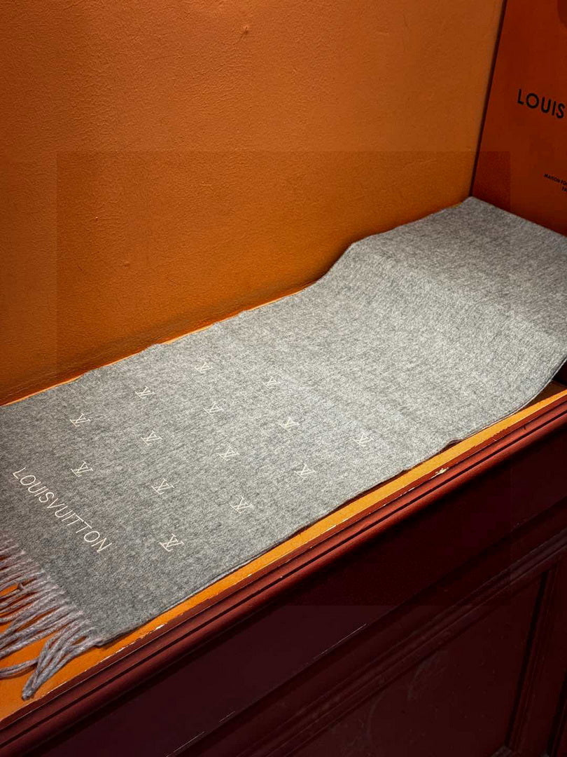 Louis Vuitton Fashion Double-faced Cashmere Scarf L39044
