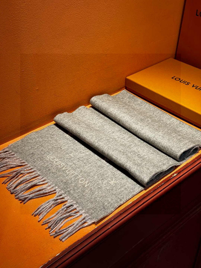 Louis Vuitton Fashion Double-faced Cashmere Scarf L39044