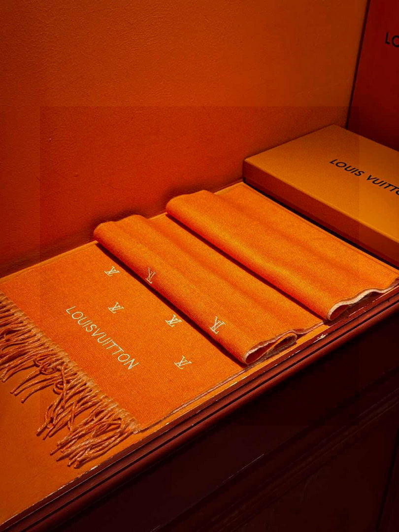 Louis Vuitton Fashion Double-faced Cashmere Scarf L39046