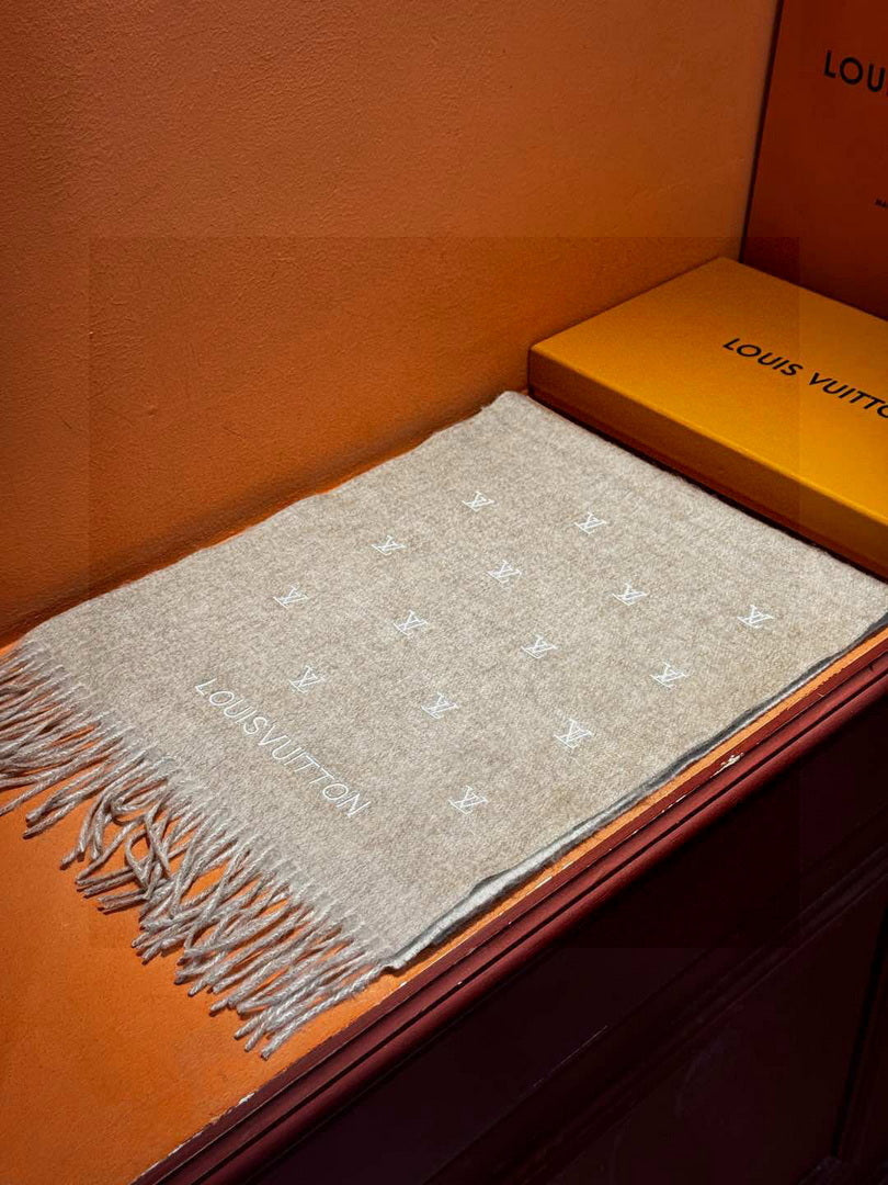 Louis Vuitton Fashion Double-faced Cashmere Scarf L39047