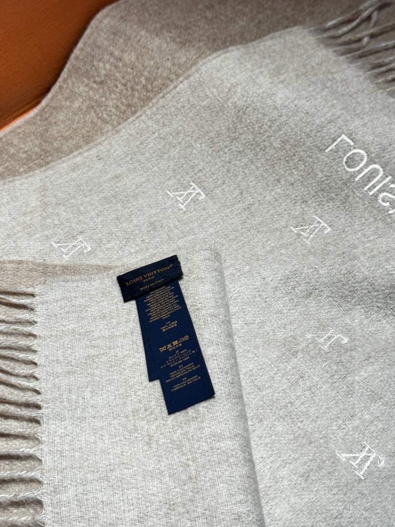 Louis Vuitton Fashion Double-faced Cashmere Scarf L39047