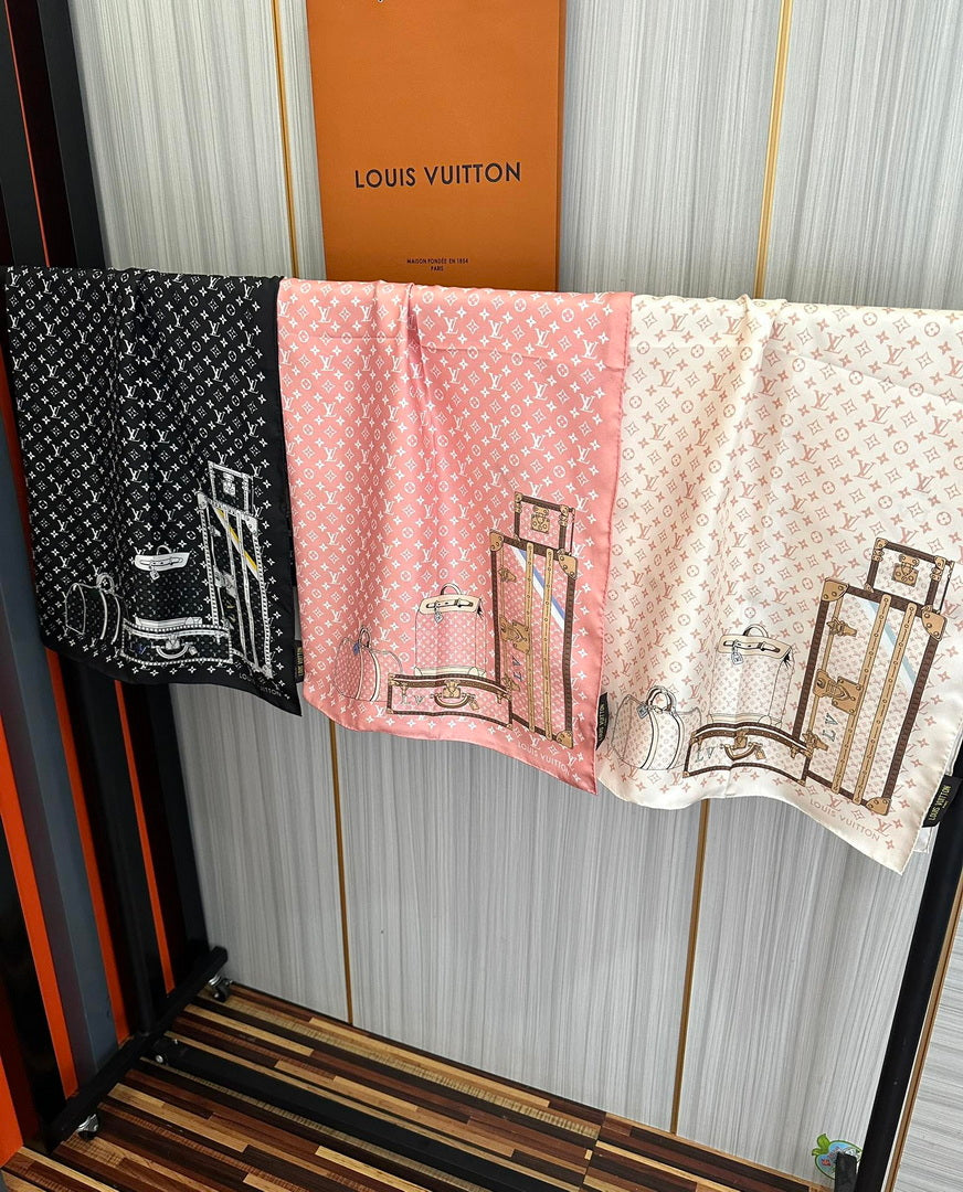 Louis Vuitton Fashion Jacquard Silk Scarf L39032