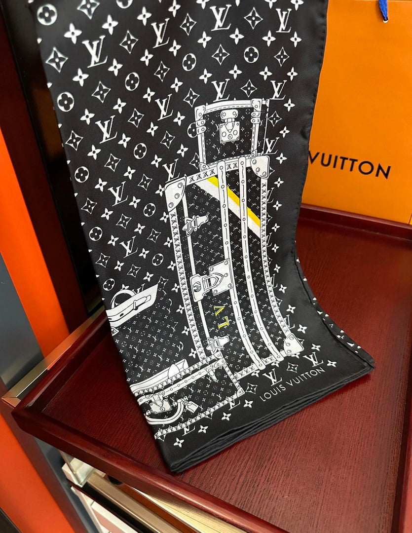 Louis Vuitton Fashion Jacquard Silk Scarf L39032