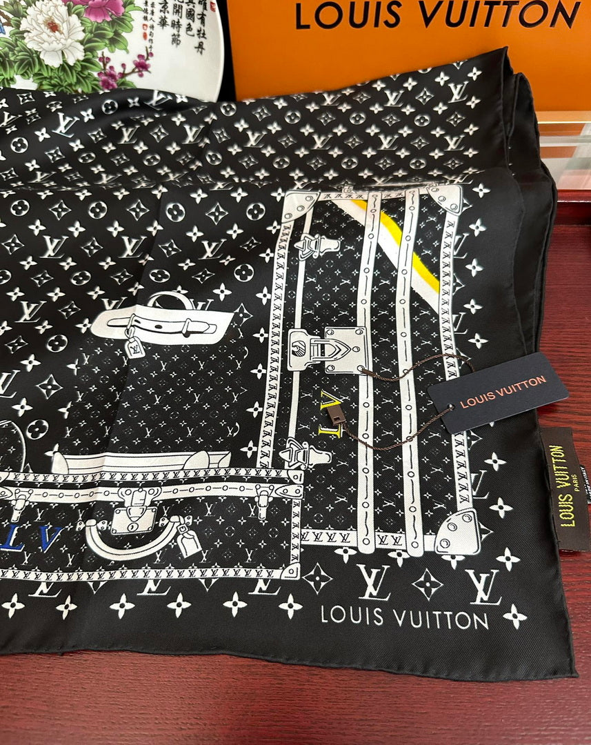 Louis Vuitton Fashion Jacquard Silk Scarf L39032