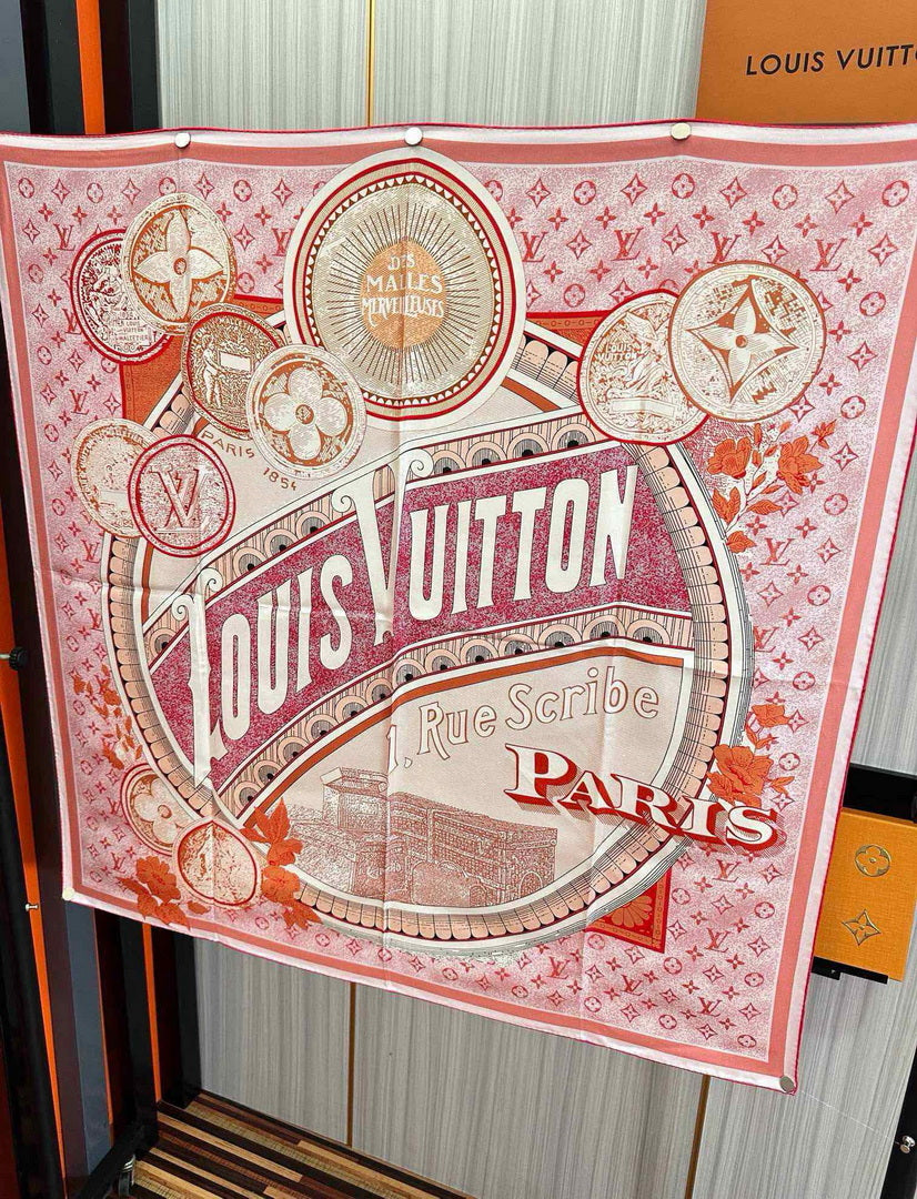 Louis Vuitton Fashion Jacquard Silk Scarf L39033
