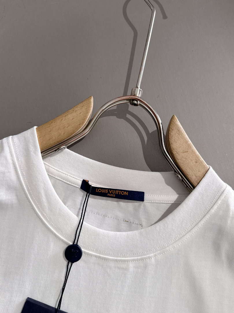 Louis Vuitton Fashion Short-sleeved T-shirt for Men and Women L54620