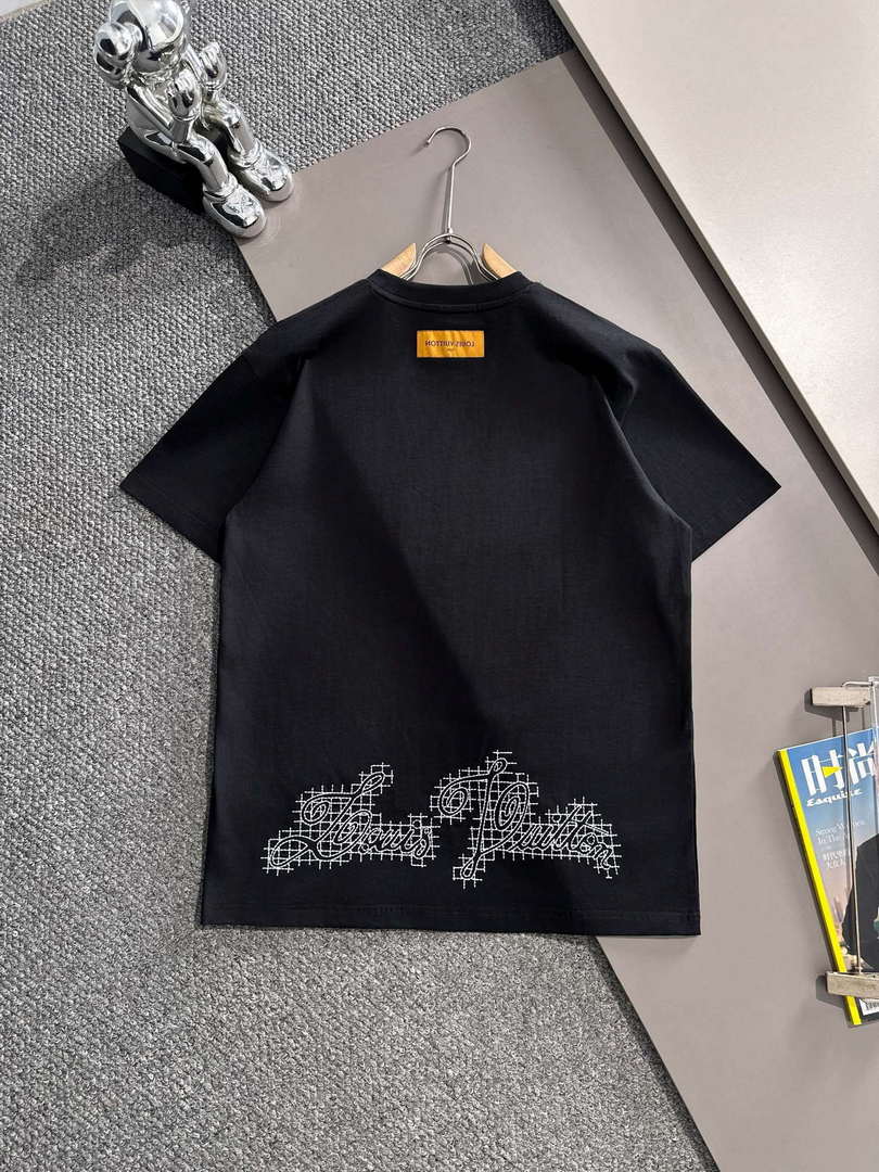Louis Vuitton Fashion Short-sleeved T-shirt for Men and Women L54621
