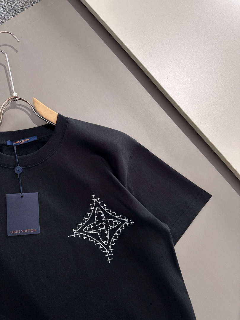 Louis Vuitton Fashion Short-sleeved T-shirt for Men and Women L54621