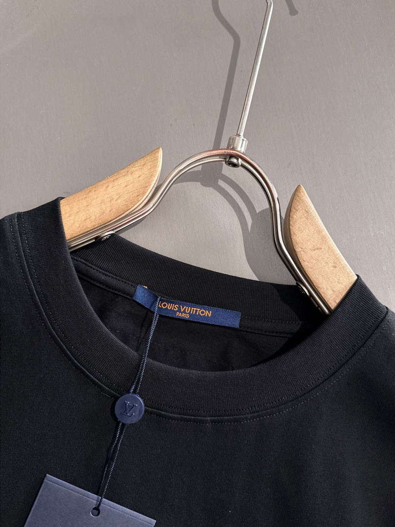 Louis Vuitton Fashion Short-sleeved T-shirt for Men and Women L54621