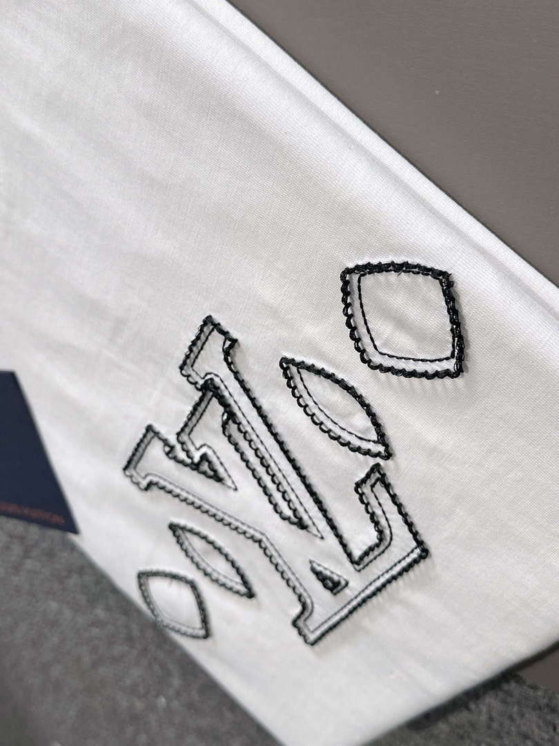 Louis Vuitton Fashion Short-sleeved T-shirt for Men and Women L54622