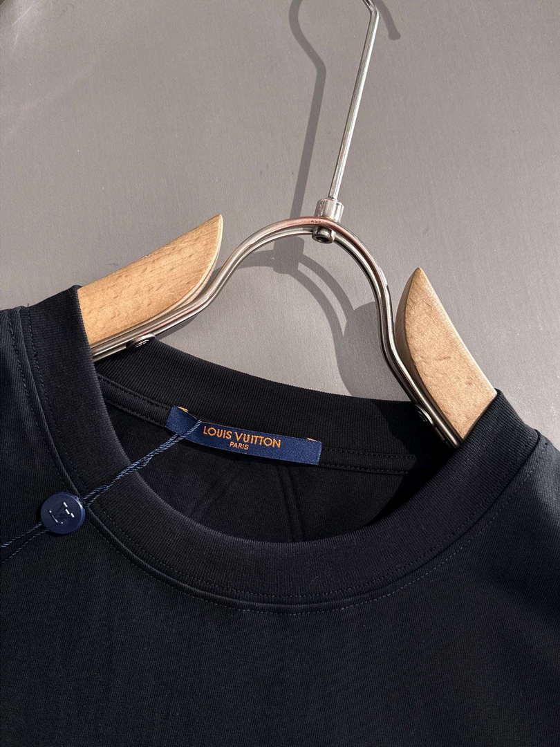 Louis Vuitton Fashion Short-sleeved T-shirt for Men and Women L54623