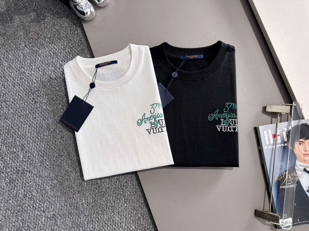Louis Vuitton Fashion Short-sleeved T-shirt for Men and Women L54625