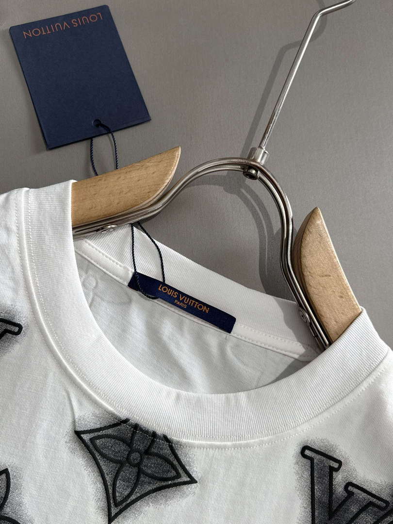 Louis Vuitton Fashion Short-sleeved T-shirt for Men and Women L54626