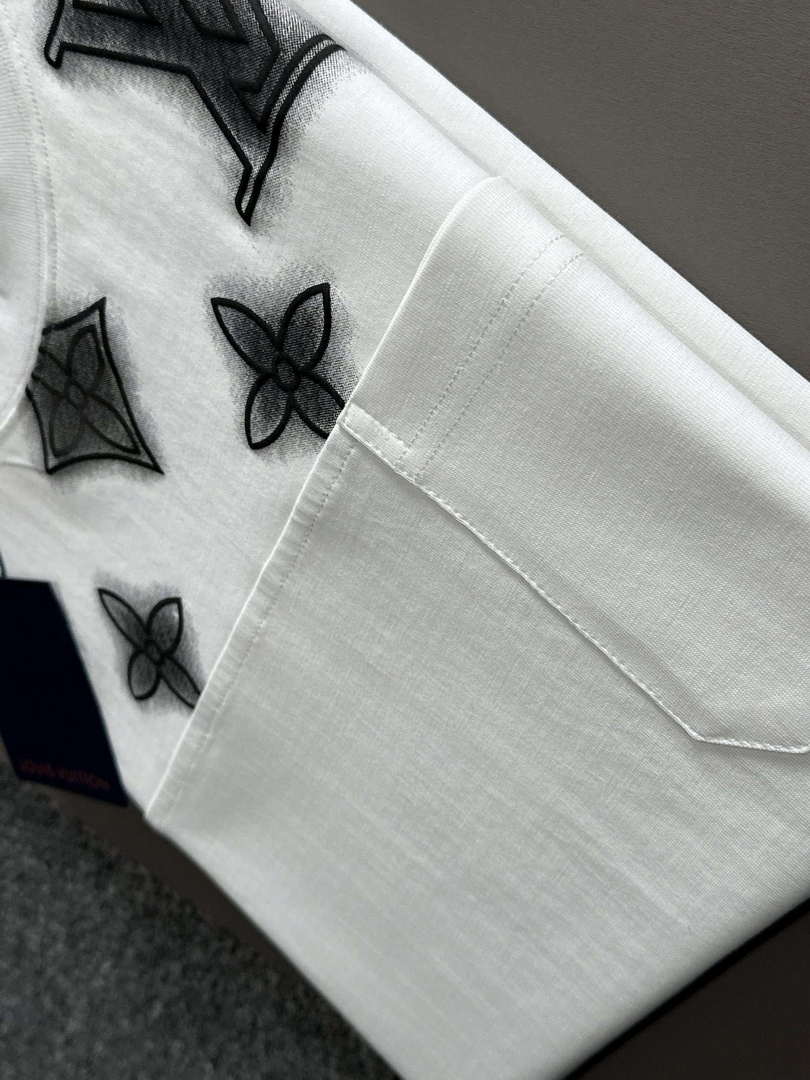 Louis Vuitton Fashion Short-sleeved T-shirt for Men and Women L54626