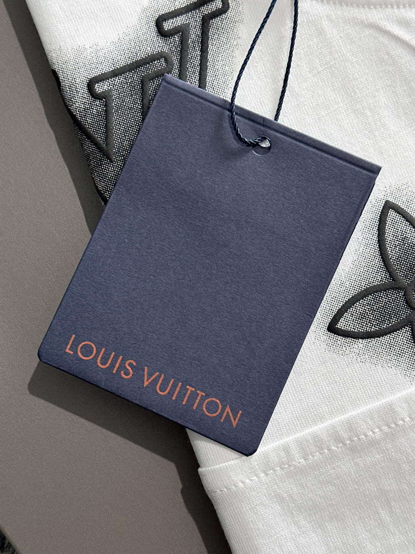 Louis Vuitton Fashion Short-sleeved T-shirt for Men and Women L54626