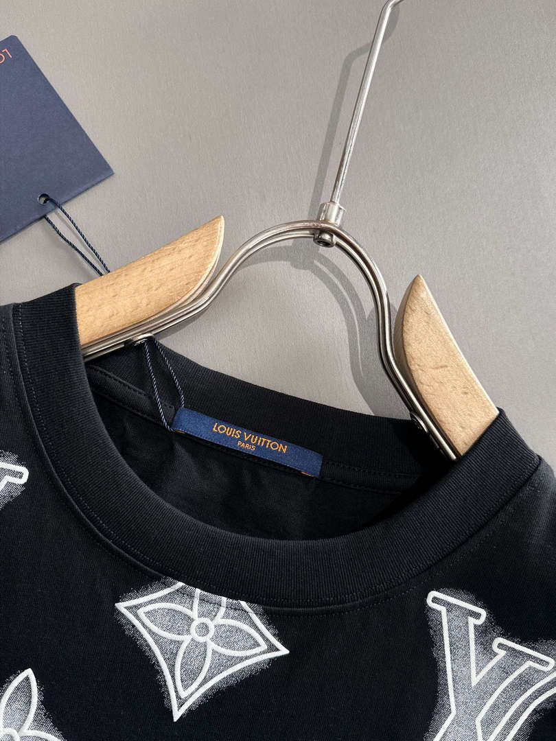 Louis Vuitton Fashion Short-sleeved T-shirt for Men and Women L54627