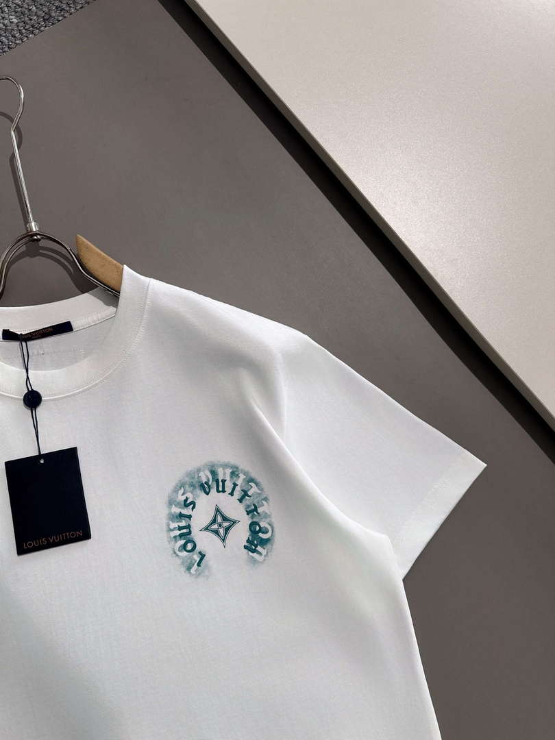 Louis Vuitton Fashion Short-sleeved T-shirt for Men and Women L54630