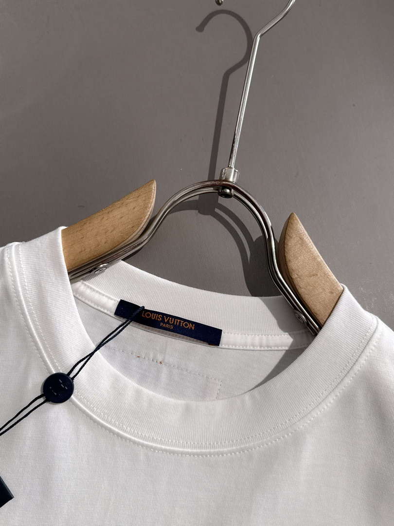 Louis Vuitton Fashion Short-sleeved T-shirt for Men and Women L54630