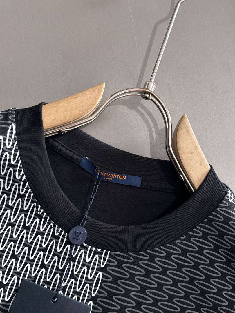 Louis Vuitton Fashion Short-sleeved T-shirt for Men and Women L54635
