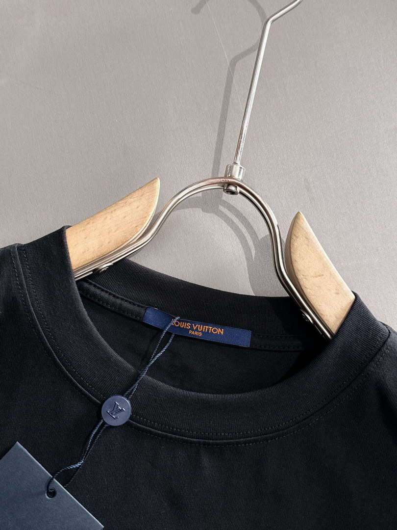 Louis Vuitton Fashion Short-sleeved T-shirt for Men and Women L54637