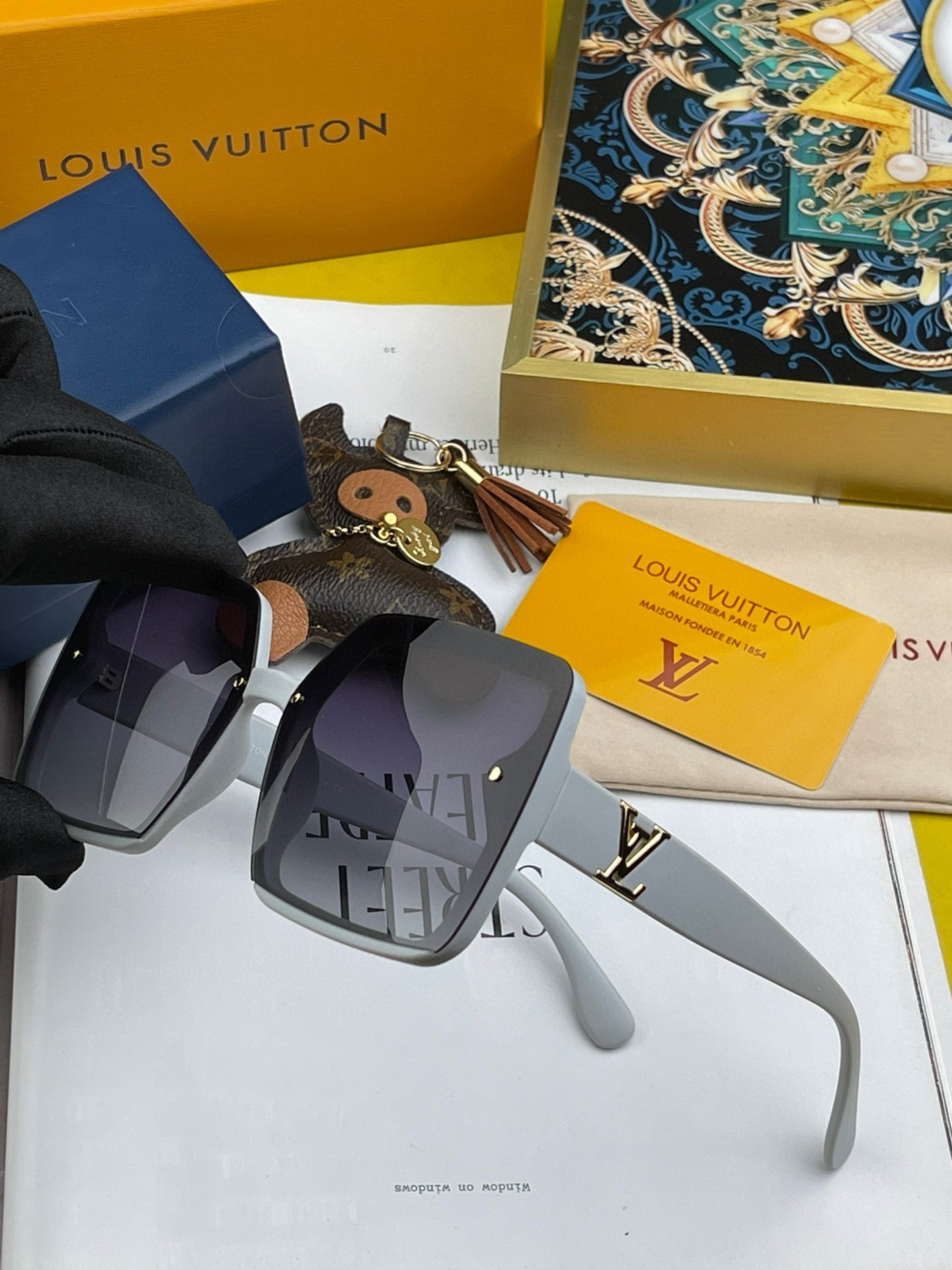 Louis Vuitton grease mask sunglasses Luxury charlotte sunglasses 992459