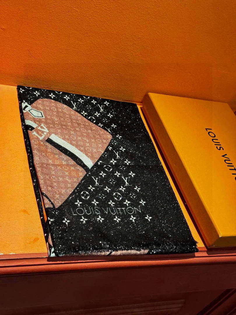 Louis Vuitton Limited Series Popular Cashmere Scarf L60353