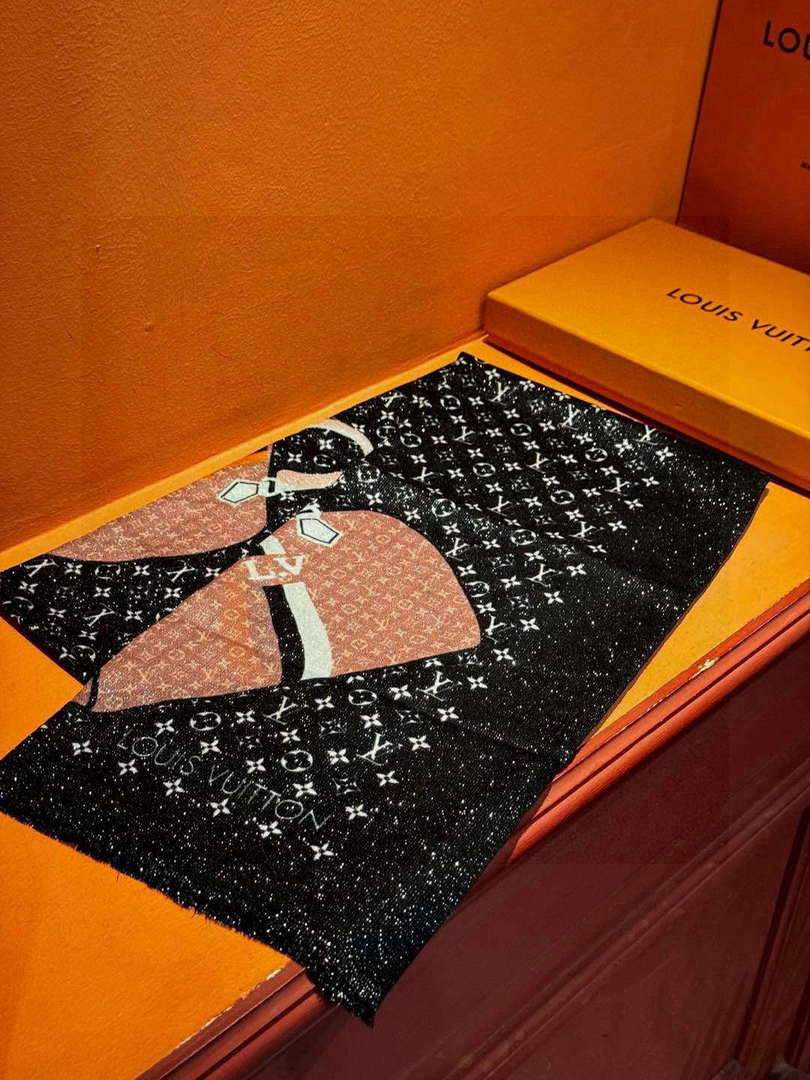 Louis Vuitton Limited Series Popular Cashmere Scarf L60353