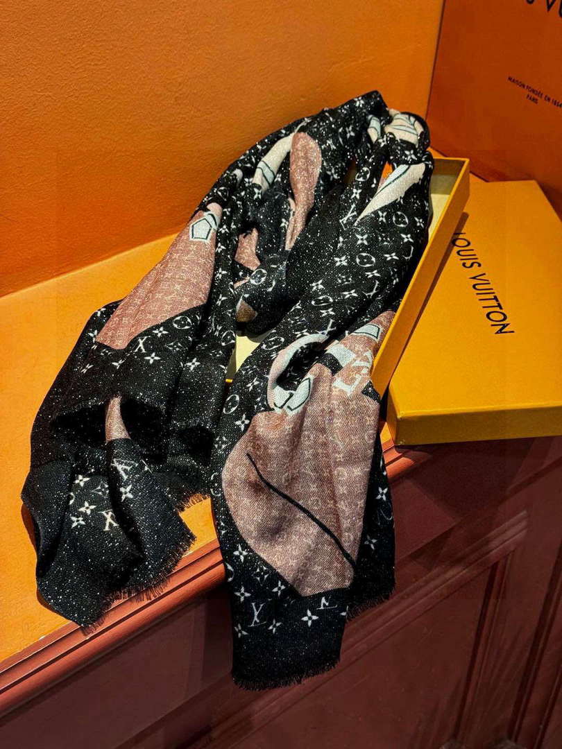 Louis Vuitton Limited Series Popular Cashmere Scarf L60353