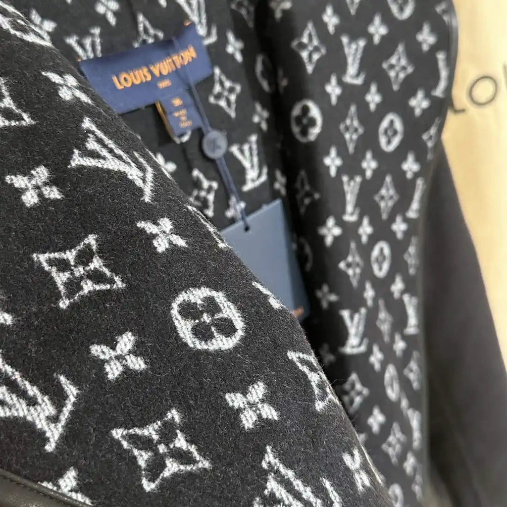 Louis Vuitton LV 1A4PE6 Women's Hooded Wrap Coat L55760
