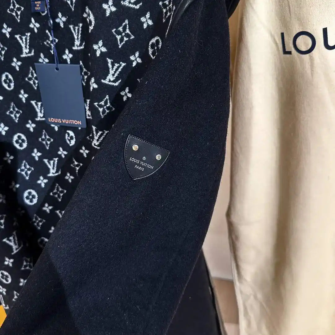 Louis Vuitton LV 1A4PE6 Women's Hooded Wrap Coat L55760