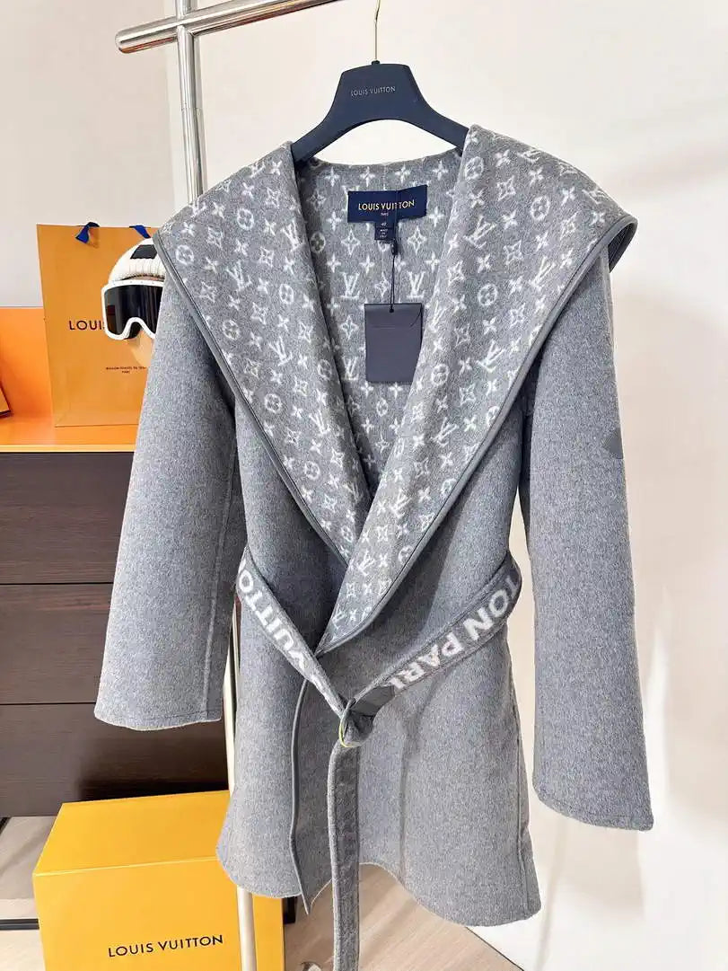 Louis Vuitton LV 1A4PE6 Women's Hooded Wrap Coat L55762