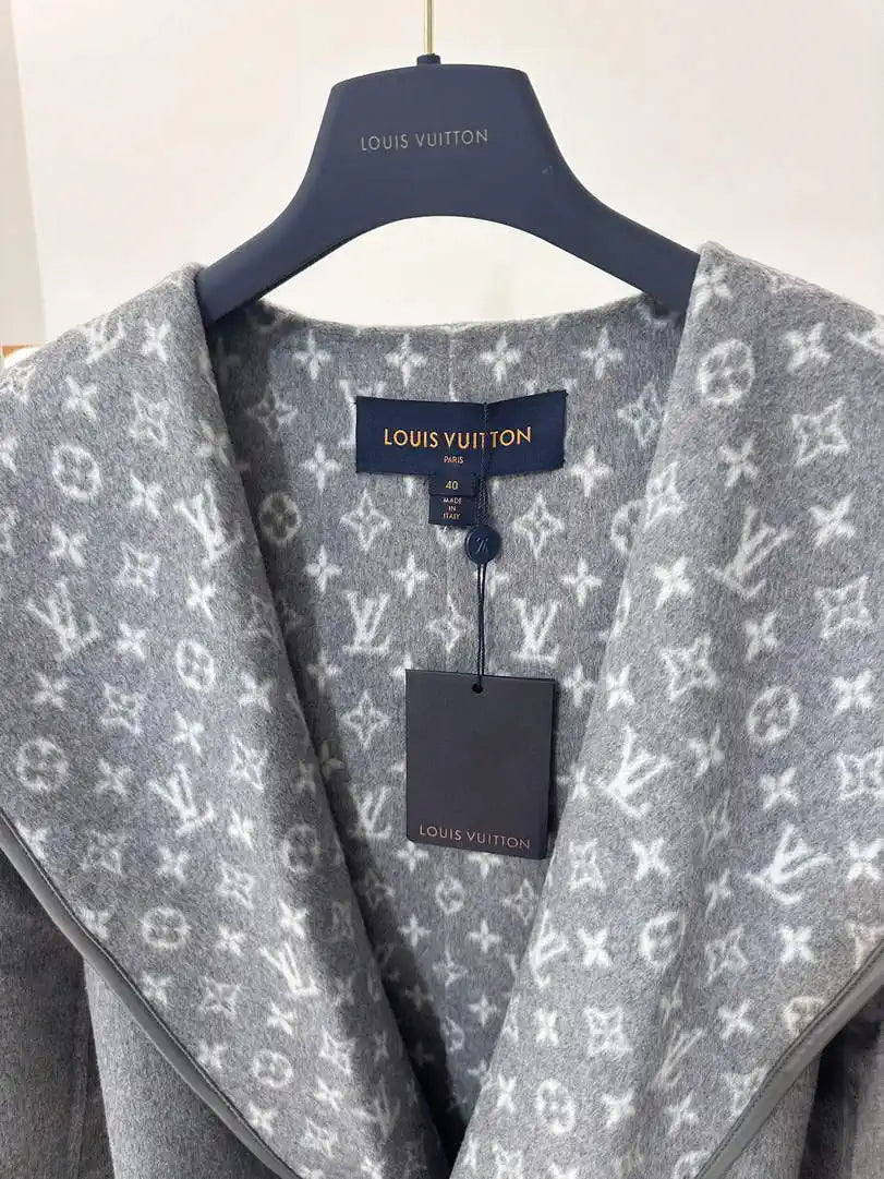 Louis Vuitton LV 1A4PE6 Women's Hooded Wrap Coat L55762