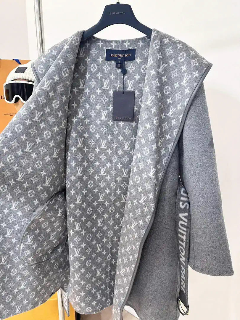 Louis Vuitton LV 1A4PE6 Women's Hooded Wrap Coat L55762