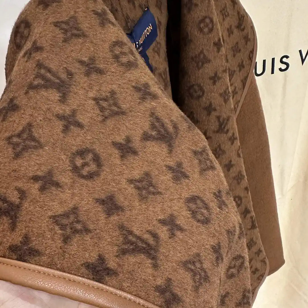 Louis Vuitton LV 1A4PE6 Women's Hooded Wrap Coat L55764