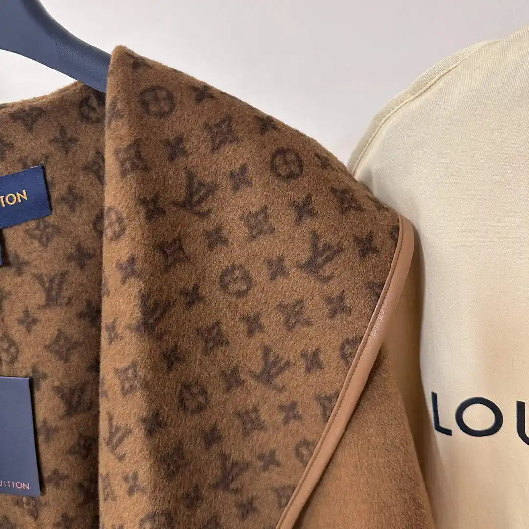 Louis Vuitton LV 1A4PE6 Women's Hooded Wrap Coat L55764