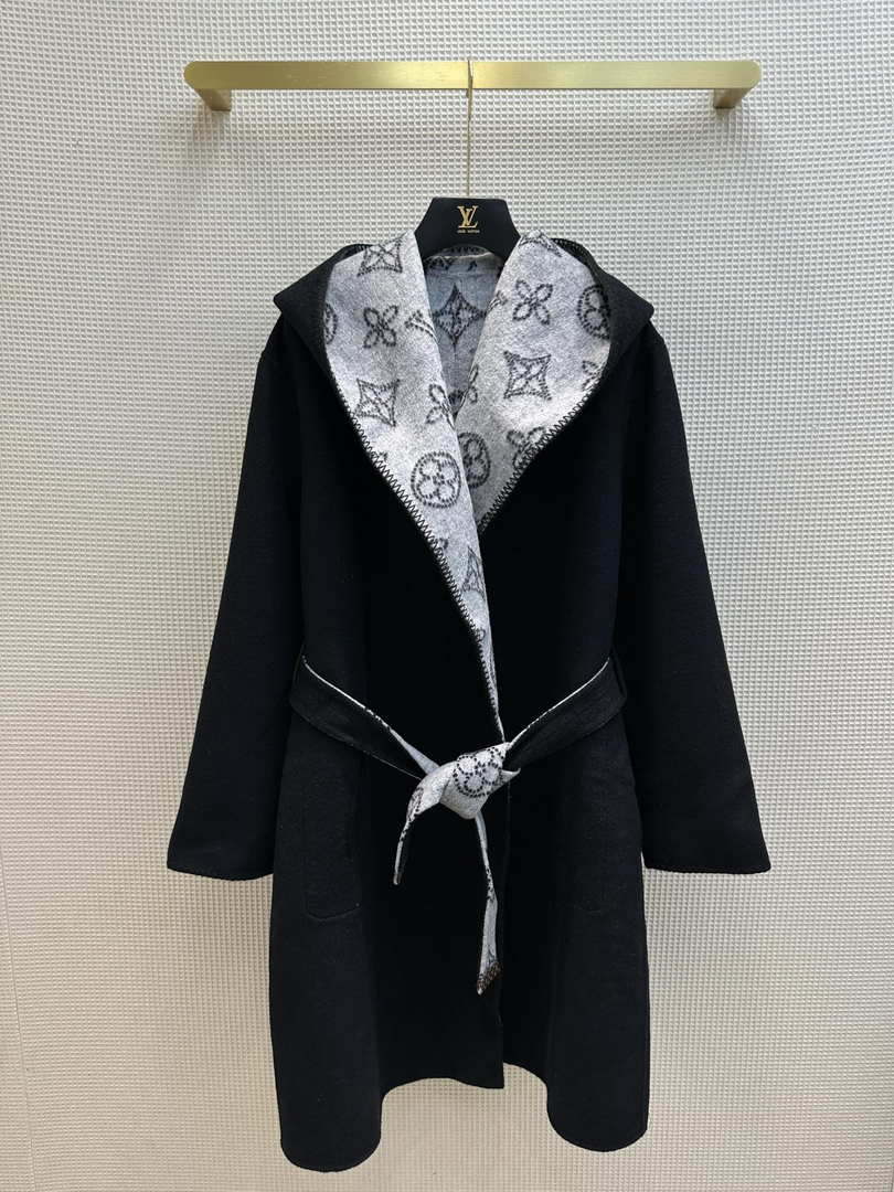 Louis Vuitton LV 1A9LDF Women's Reversible Mahina Monogram Wrap Coat L55745