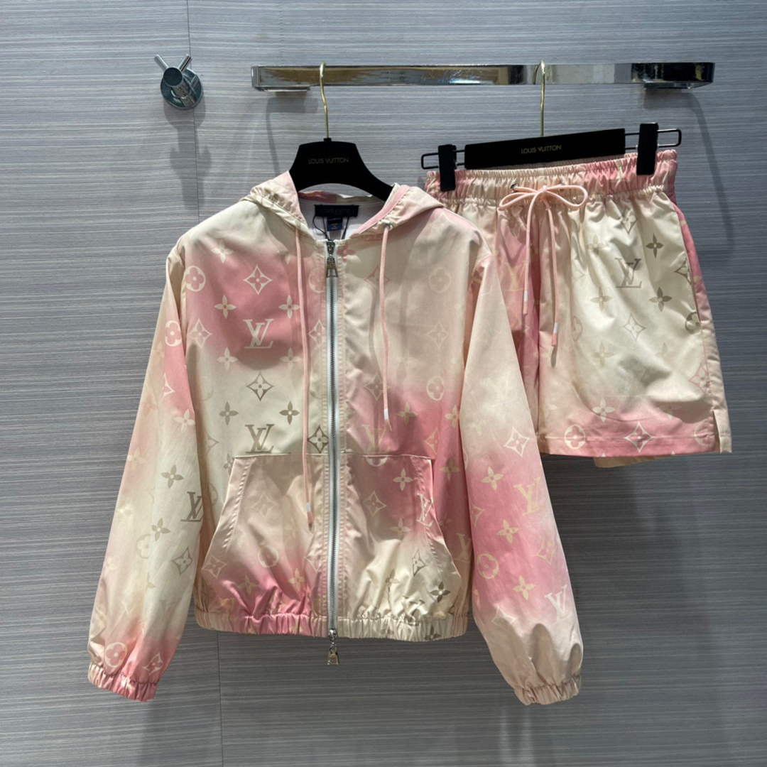 Louis Vuitton LV 1A9UG9 Technical Tracksuit L88039 - 36 - View 1